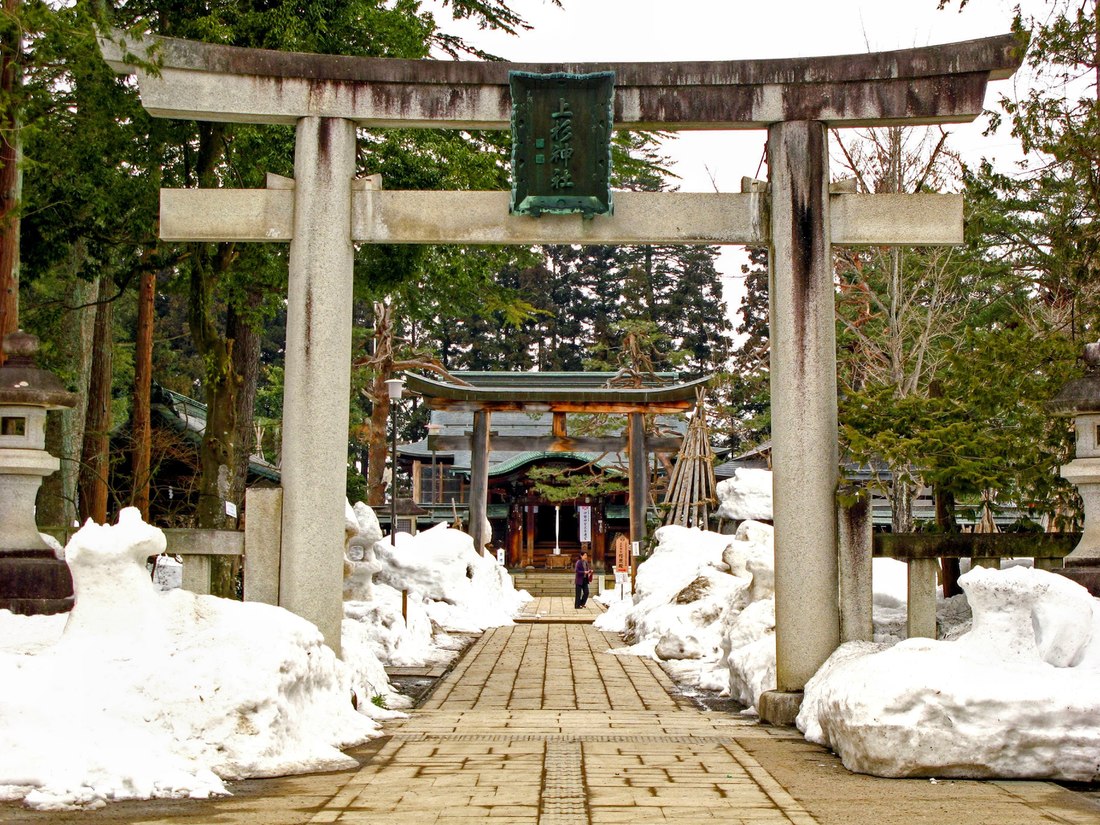 米沢城は現在上杉神社に